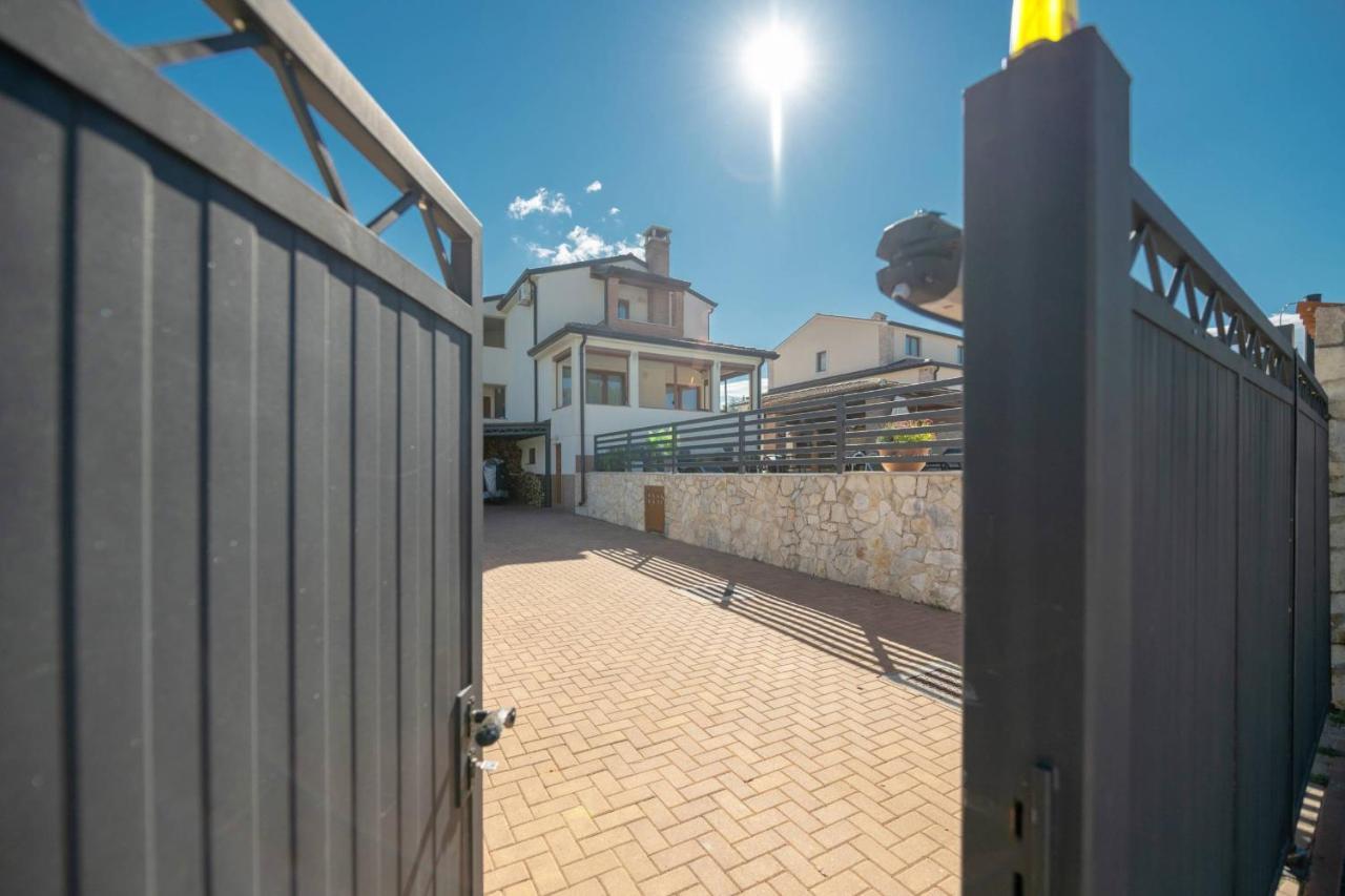 פורץ Apartmani Jana מראה חיצוני תמונה